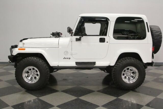 tons of new parts & upgrades, 5 speed man, drives fantastic, super clean jeep