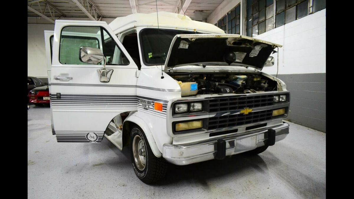 1993 chevrolet g20 van white rwd automatic grand tiara