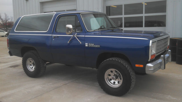 1984 dodge ramcharger royal se sport utility 2-door 5.2l