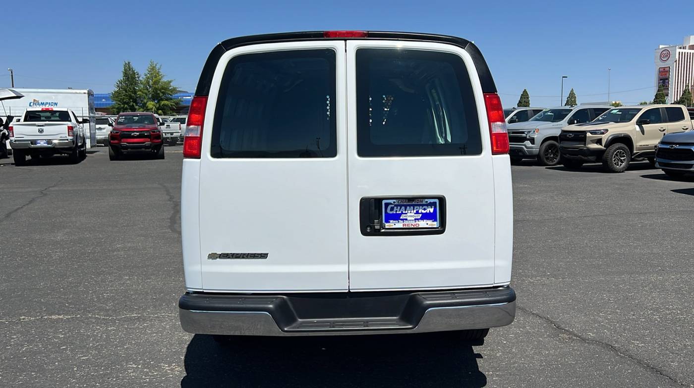 2022 chevrolet express 2500