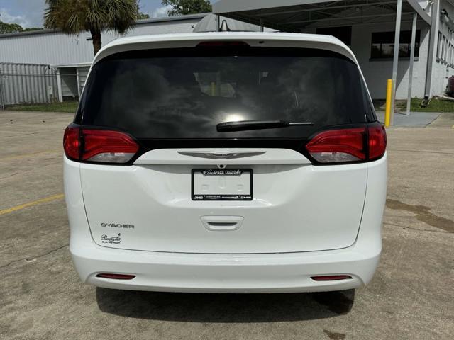 2021 chrysler voyager l
