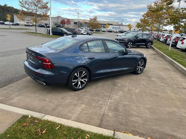 2022 volvo s60 b5 r-design