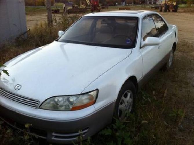 lexus es 300, white, parts or fixer upper in wolcottville, in