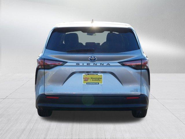 2021 toyota sienna le