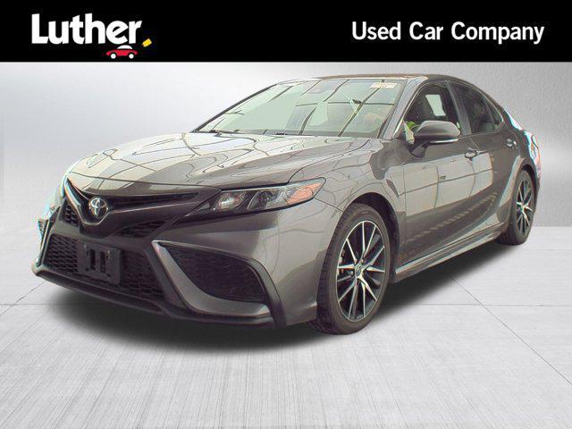 2022 toyota camry se