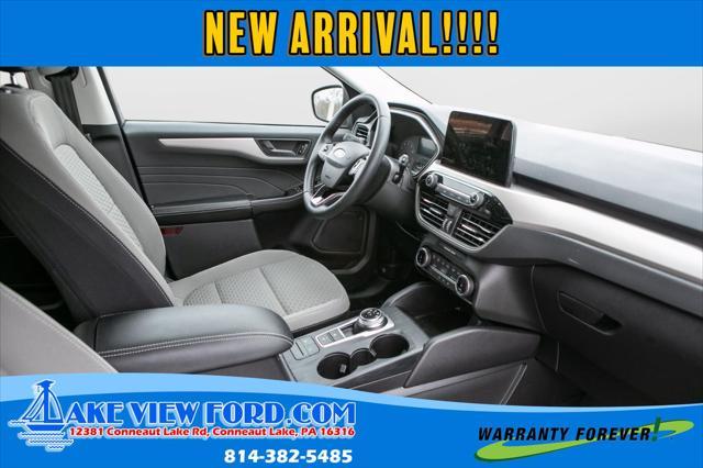 2022 ford escape se