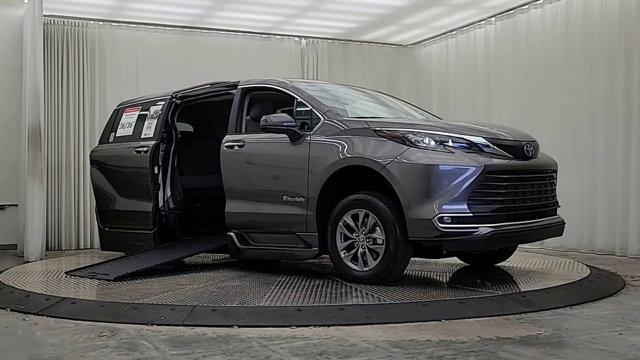 2024 toyota sienna xle