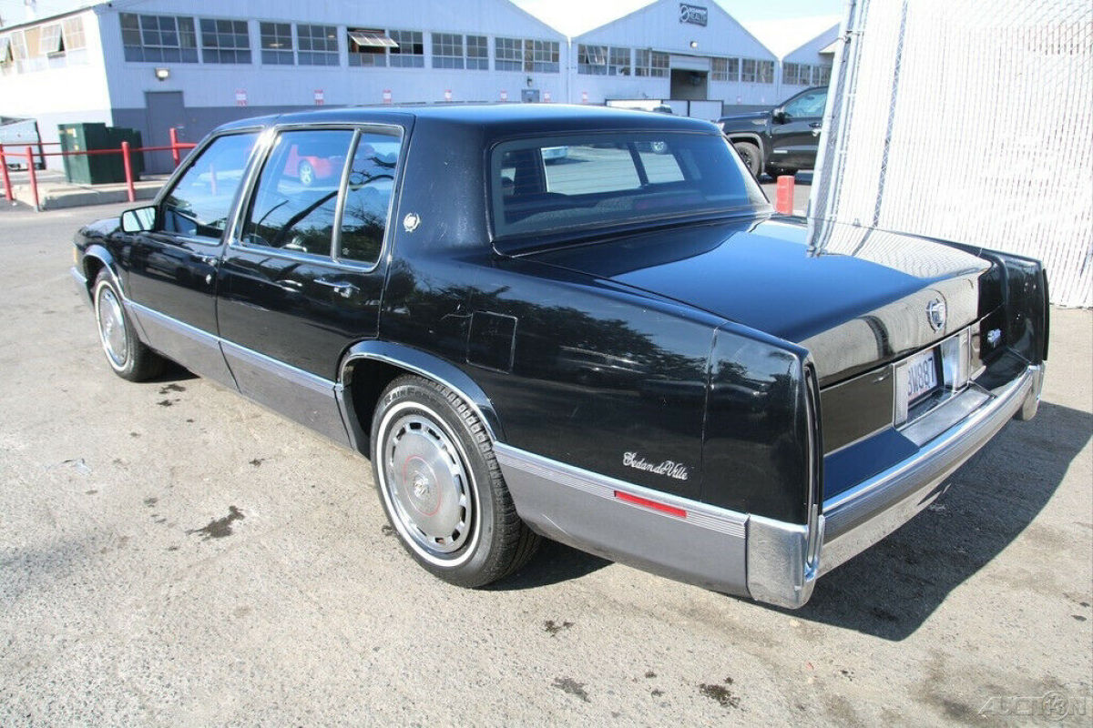 (c) 1989 cadillac sedan deville 95k low miles automatic 8 cylinder no reserve