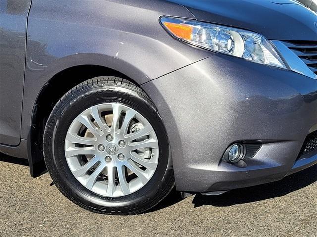 2017 toyota sienna xle