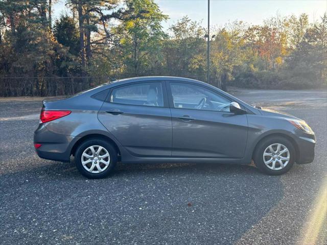 2012 hyundai accent se