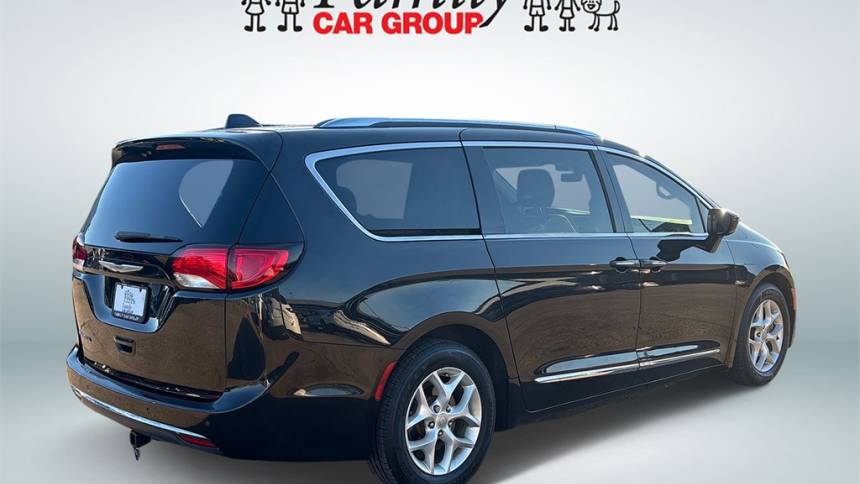 2017 chrysler pacifica touring-l plus
