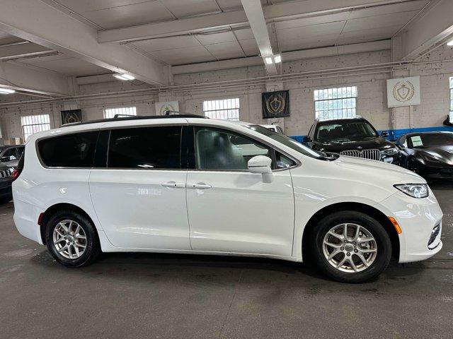 2022 chrysler pacifica touring l