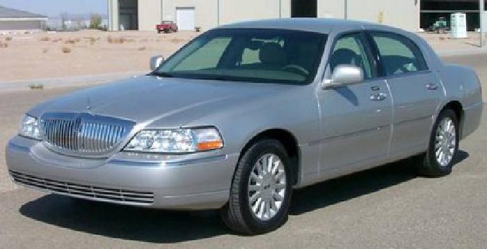2003 lincoln town car 78k miles, show room condition in angola, in