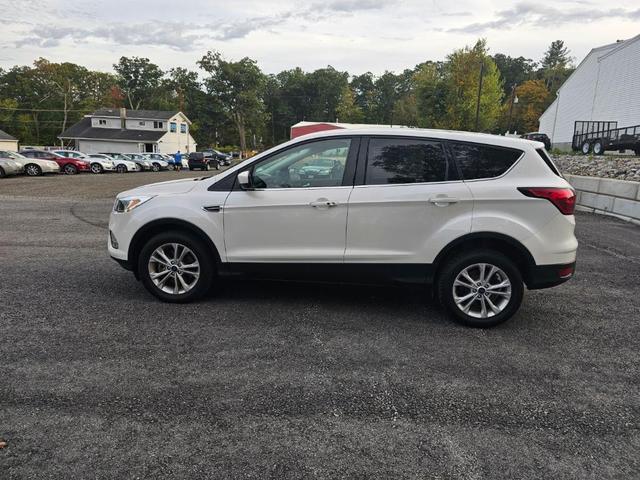2019 ford escape se