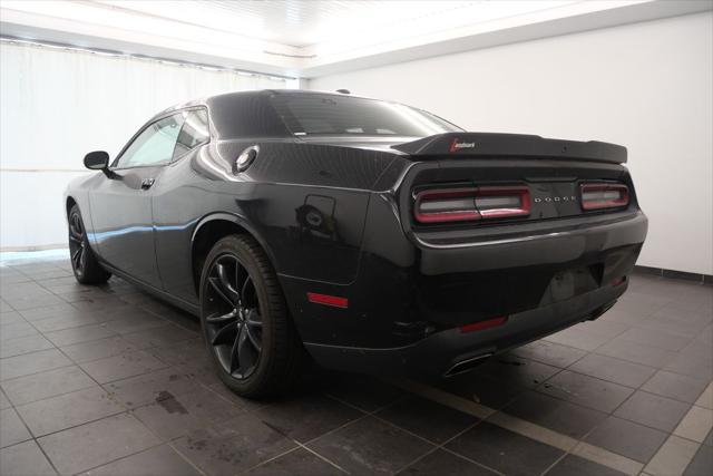 2017 dodge challenger sxt