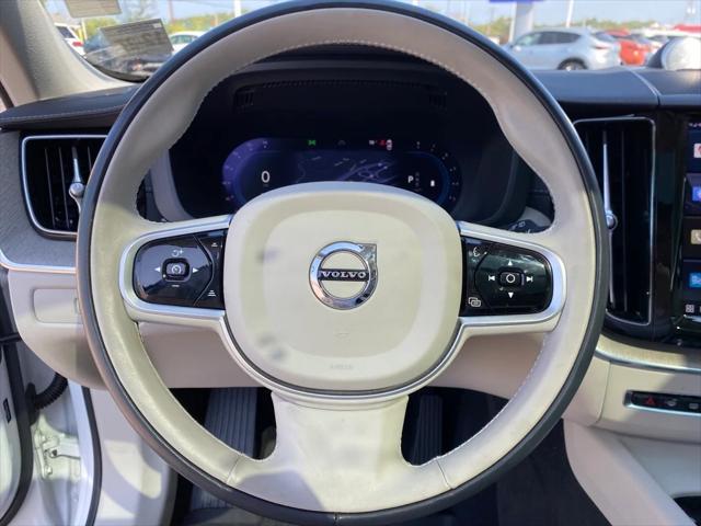 2023 volvo xc60 b5 ultimate bright theme