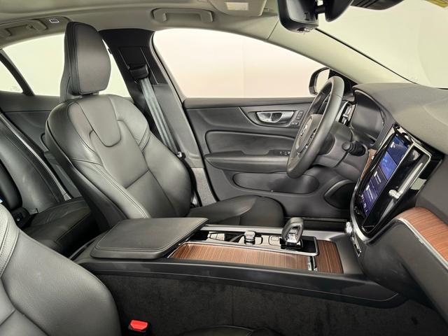 2024 volvo s60 b5 plus dark theme