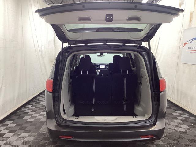 2022 chrysler voyager lx