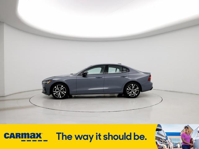 2024 volvo s60 b5 plus dark theme