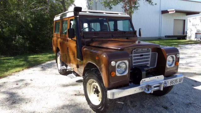 1982 land rover 109 series 3 diesel, 9 passenger 4x4 with overdrive & winch