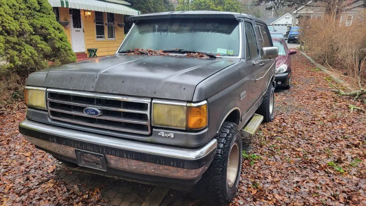 1990 ford bronco. runs, last inspected 3/2023. some body damage. needs work
