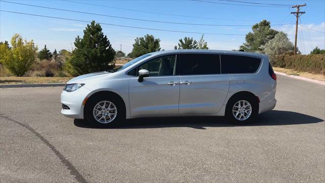 2022 chrysler voyager lx