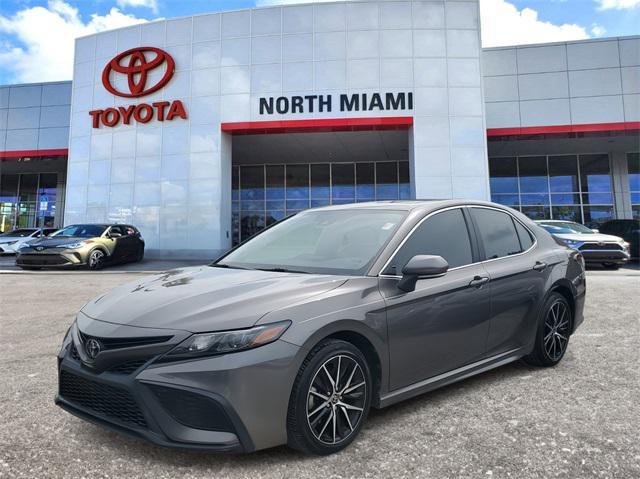 2021 toyota camry se