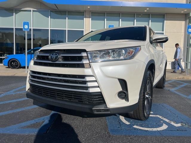 2019 toyota highlander le