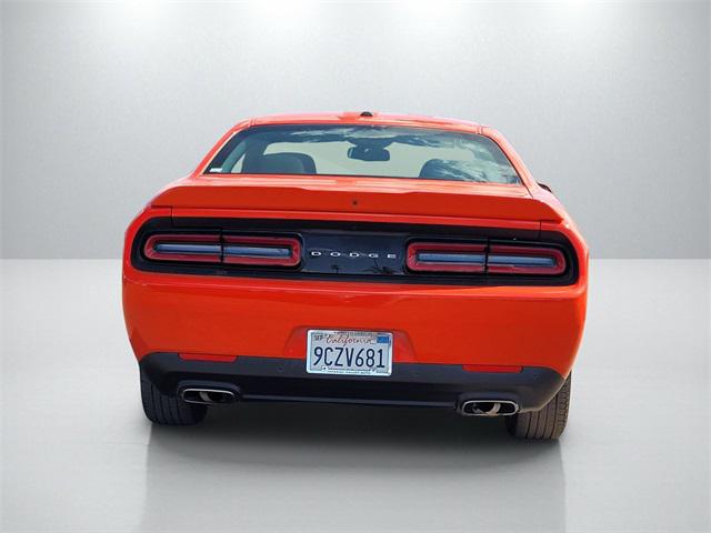 2022 dodge challenger sxt