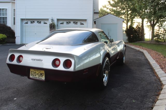 1982 chevy corvette excellent condition, she was pampered and garage kept! this