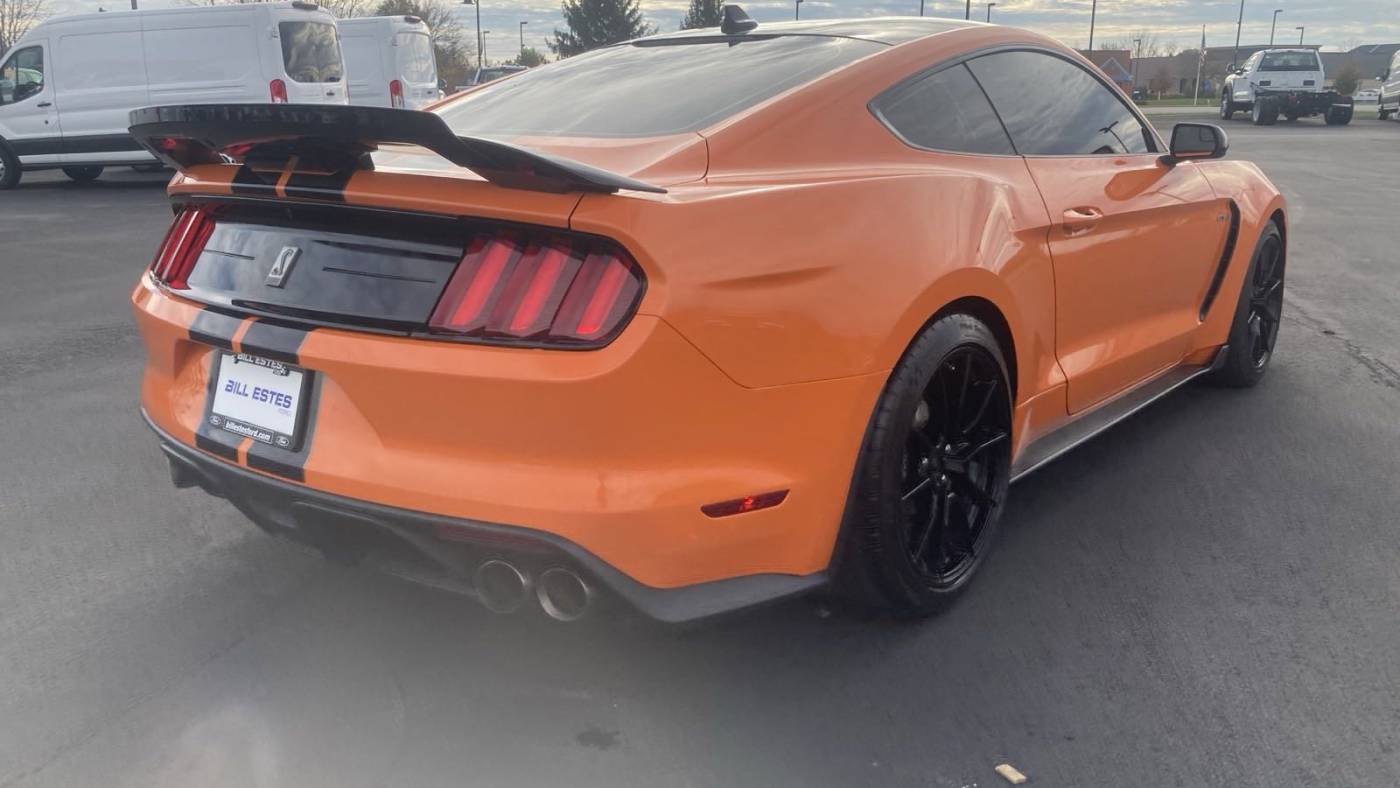 2020 ford mustang