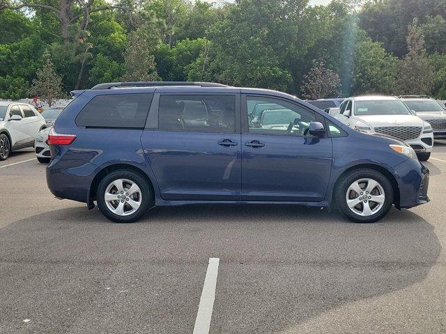2018 toyota sienna le