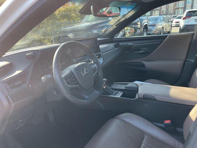 2022 lexus es 300h luxury