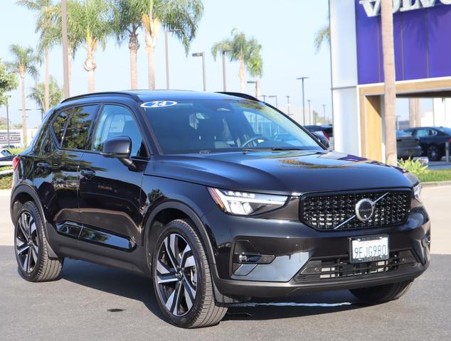 2024 volvo xc40 b5 awd plus dark theme