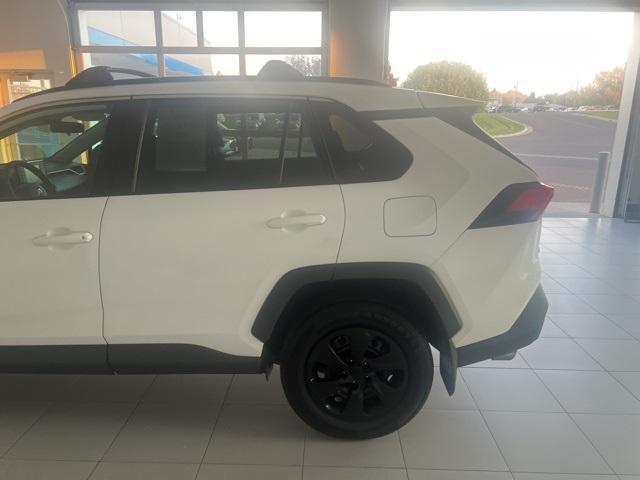 2019 toyota rav4 le