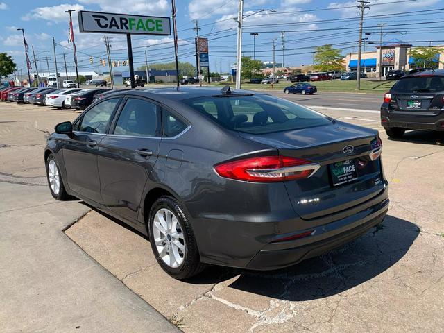 2020 ford fusion se