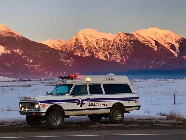 chevrolet c20 3 door 4x4 suburban ambulance raised top with lights siren