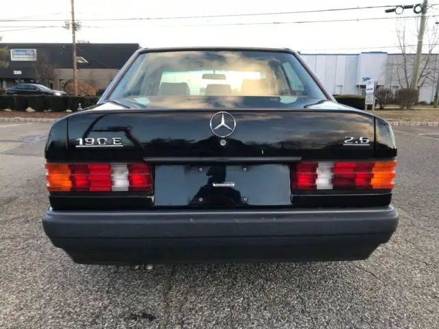 1992 mercedes-benz 190e 2.6 only 111k miles , looks and runs great. no reserve!