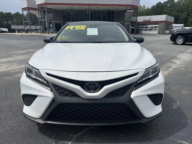 2020 toyota camry se