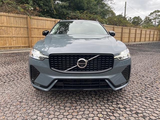 2024 volvo xc60 b5 plus dark theme