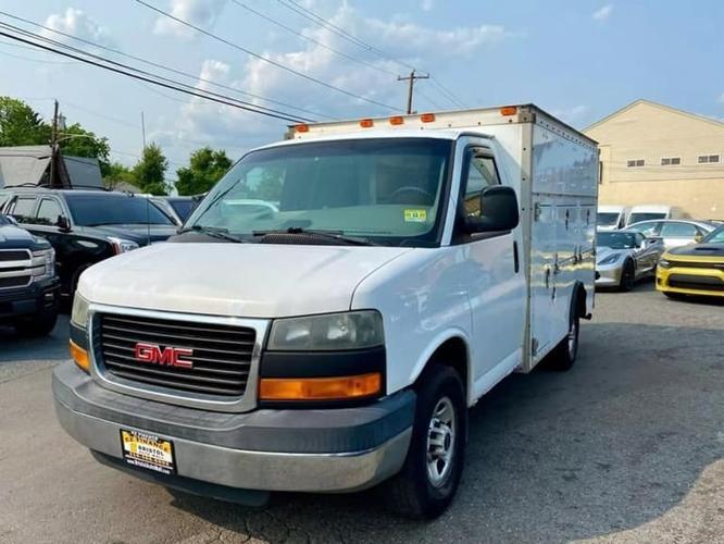 2005 gmc savana cutaway van cab-chassis 2d in levittown, pennsylvania