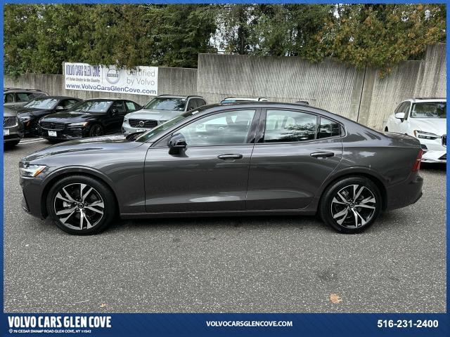2024 volvo s60 b5 core dark theme