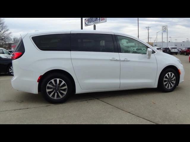 2022 chrysler pacifica hybrid touring l