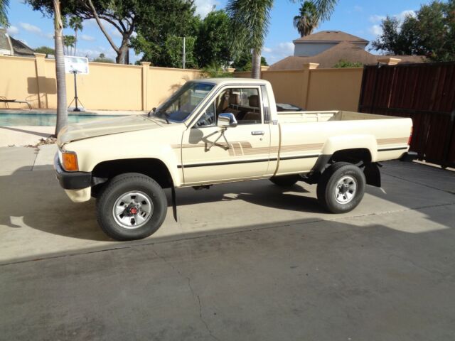 1986 toyota pickup 4x4 time capsule, all original unmolested 83,951 miles