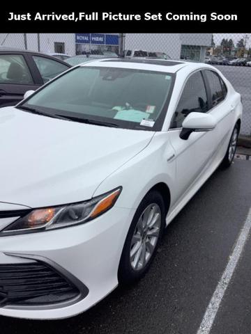 2021 toyota camry hybrid le