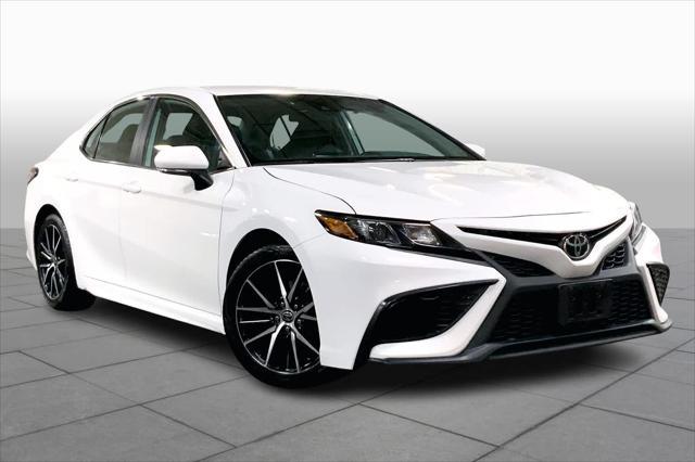 2022 toyota camry se