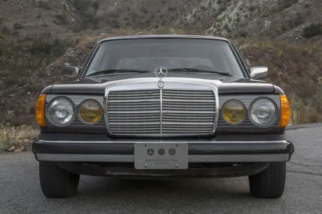 1981 walnut-brown mercedes-benz 300d base sedan 4-door 3.0l [like turbo diesel]