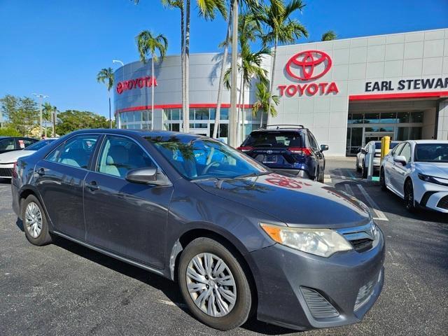 2014 toyota camry le