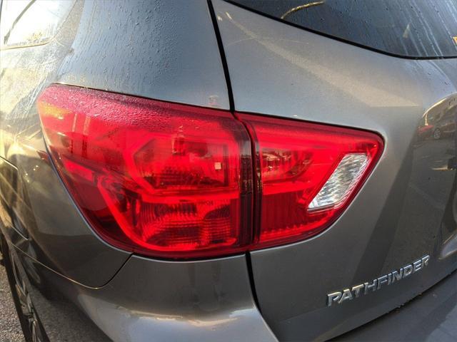 2019 nissan pathfinder sv