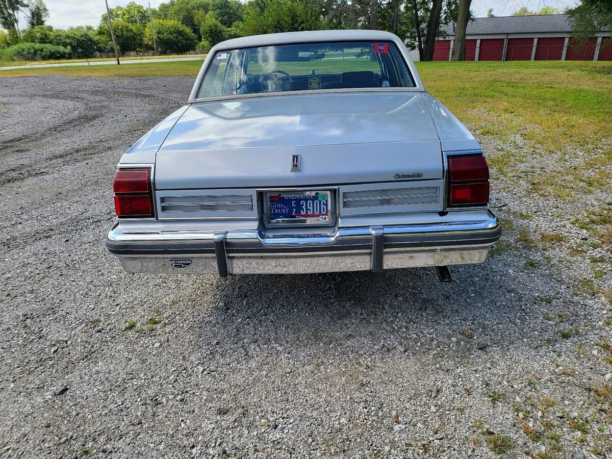 1985 oldsmobile delta 88 sedan grey rwd automatic royale brougham ls